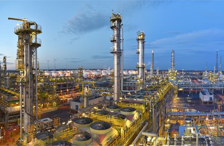 Chemical processing plant with interconnected piping and vessels